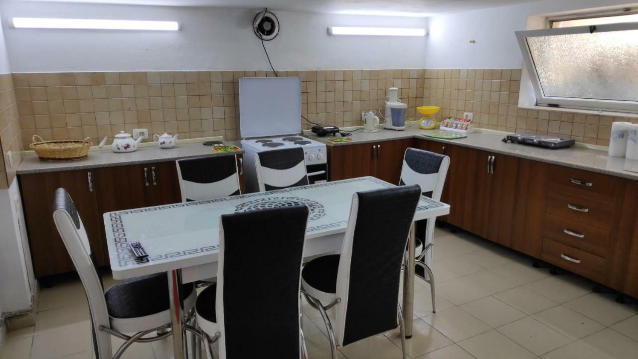 Tufina Hostel Тирана Екстериор снимка