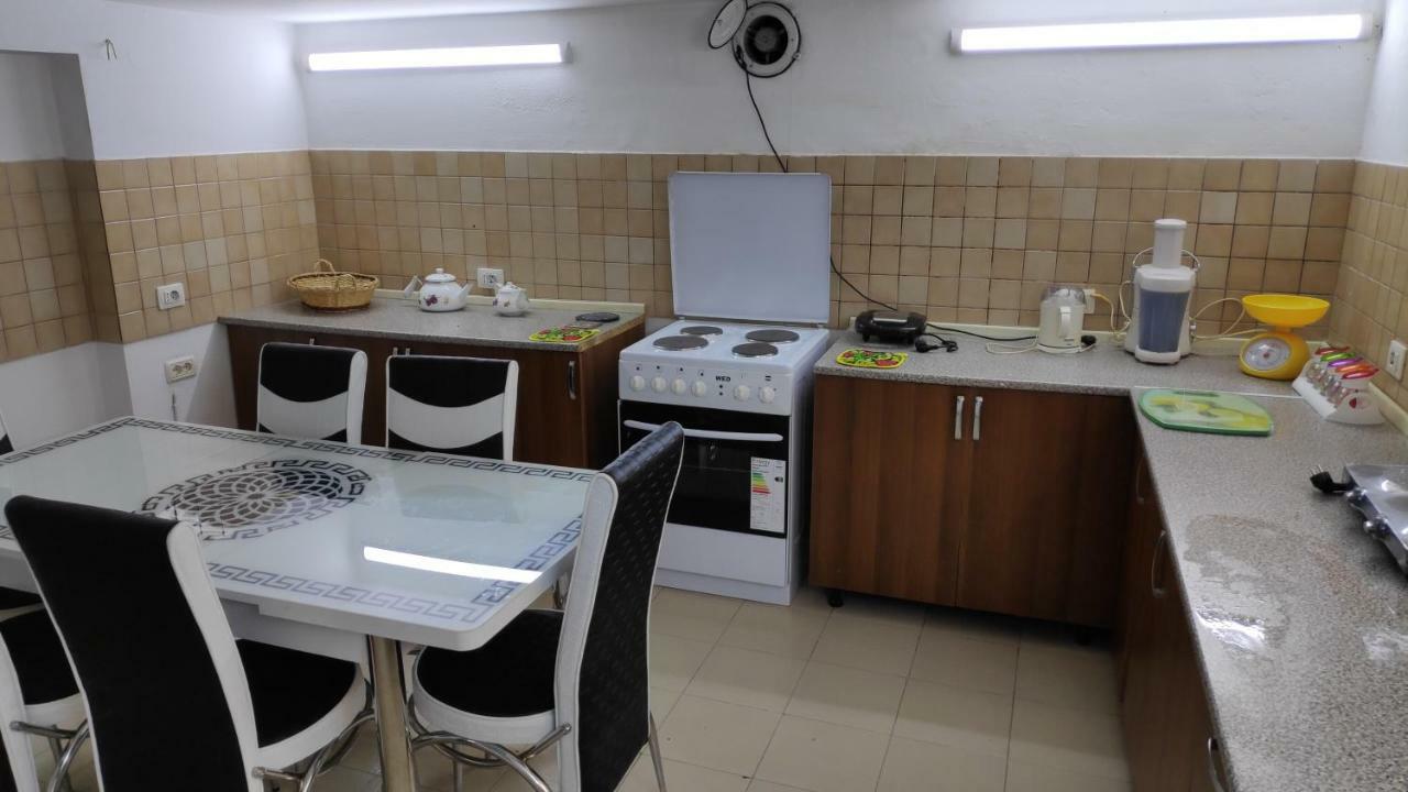 Tufina Hostel Тирана Екстериор снимка